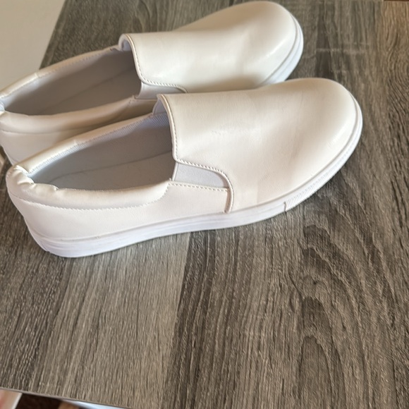 Like new women’s size 9.5 White Slip Ons - Picture 5 of 6
